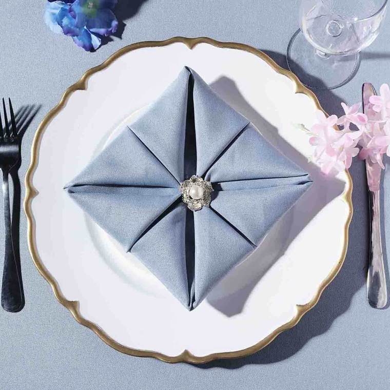 White & Gold Scalloped Edge Acrylic Plastic Charger Plates